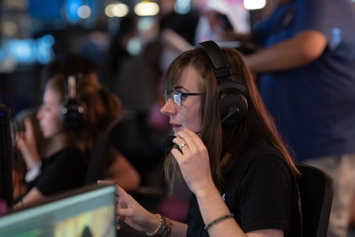 EllanaTv's tweet photo. ⭐️ Oh mais que voilà ? Les photos d'#USPLE2022 ! Merci à @justin_lgt pour ses photos qui retranscrivent si bien l'ambiance !
Je vous posterai quelques photos cette semaine, c'est si doux de se replonger dans cette folie !❤️ https://t.co/JWk6lPwZzX