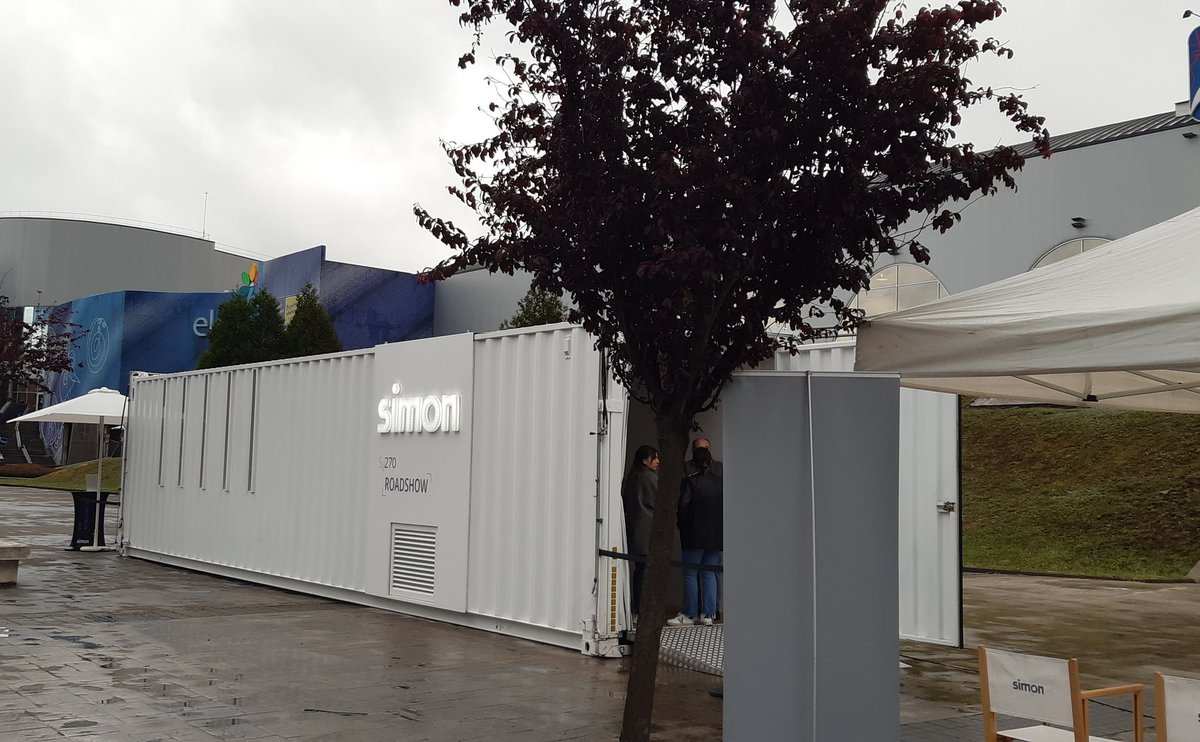 inakipg's tweet photo. ¡¡ Kaixo #VitoriaGasteiz !! 💙

Acercate a vivir la experiencia #Simon270 🔌💡

Conoce las soluciones #IoT que te ofrecen sus mecanismos conectivos y la App #SimoniO 📲 

Y puedes conseguir premios... 🎁

#Simon270Roadshow https://t.co/VRN6S9512s