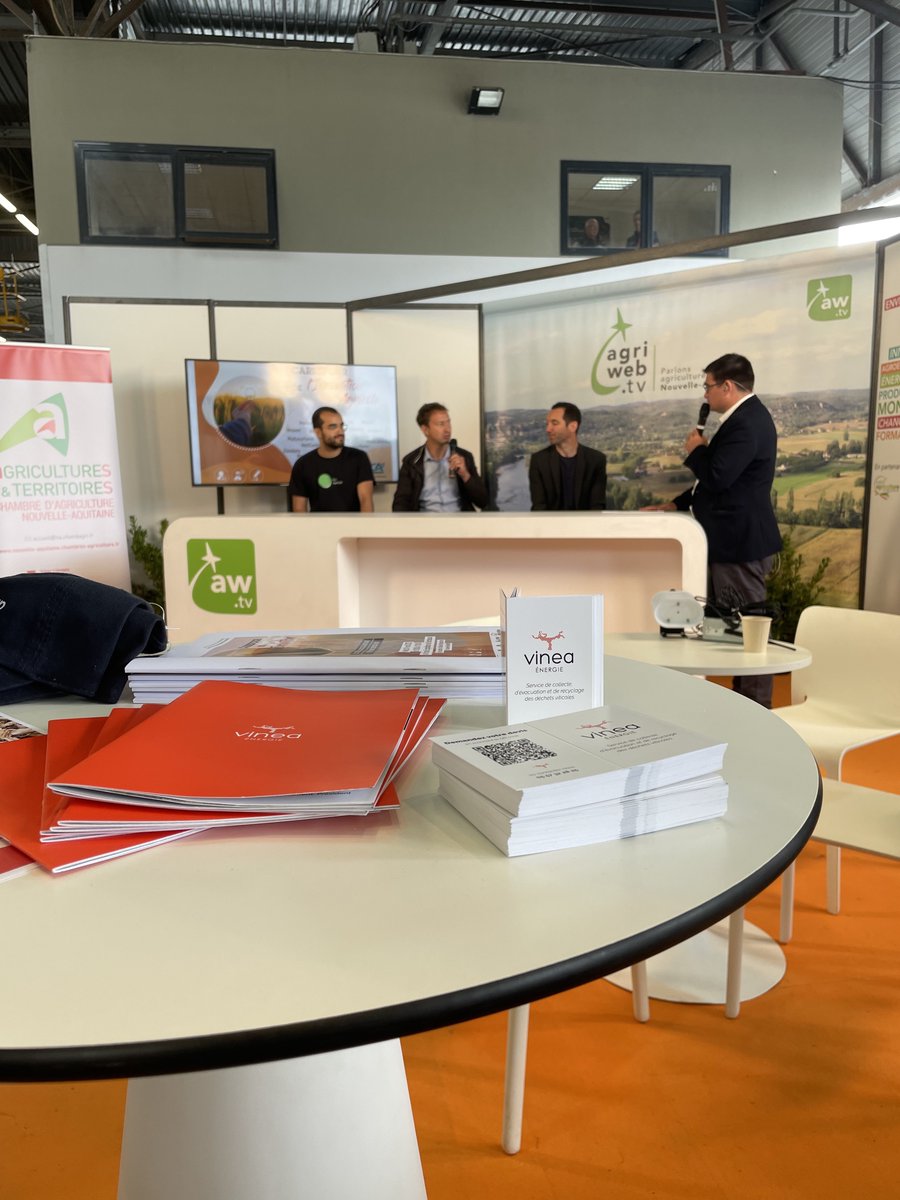 vineaenergie's tweet photo. Hier matin nous étions présents au @Agri_Aquitaine au sein du carrefour de l’innovation Agricole du @CAAquitaine !
Notre cofondatrice a pu présenter notre solution de ramassage des déchets viticoles et échanger avec des acteurs du monde agricole et nos amis de @FermeDigitale 🤗 https://t.co/Vtf0MZMooT