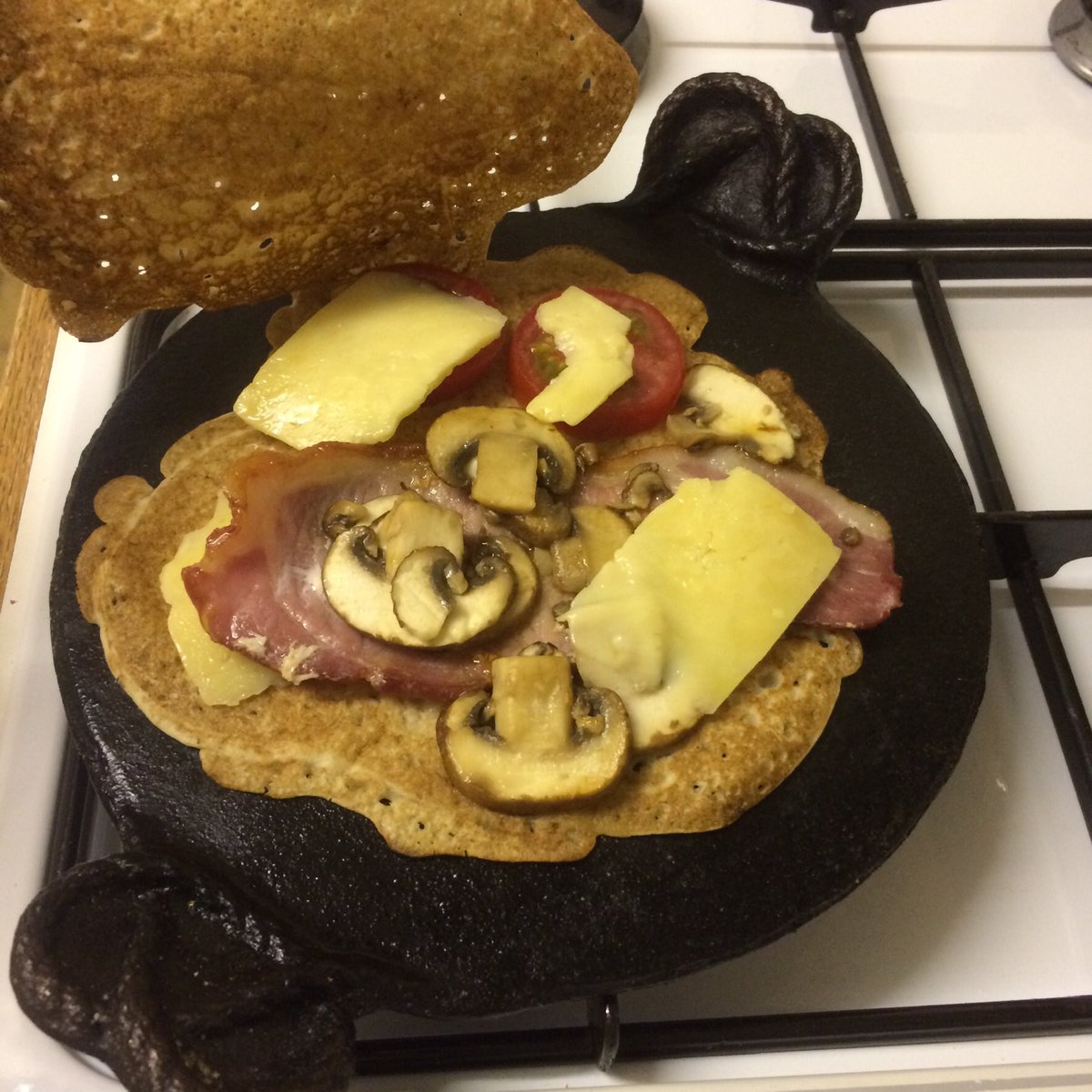 MFitzoliver's tweet photo. Indeed😋and created by me, for and in homage to the #Staffordshire #oatcake, here’s the #StaffordshireGriddle an #heirloom in the making @MadeinStokeonT by the skilled workers at #TaylormadeCastings in the heart of The Potteries with the #backstamp of #quality 🙌🥰 https://t.co/X5auhlxiB1