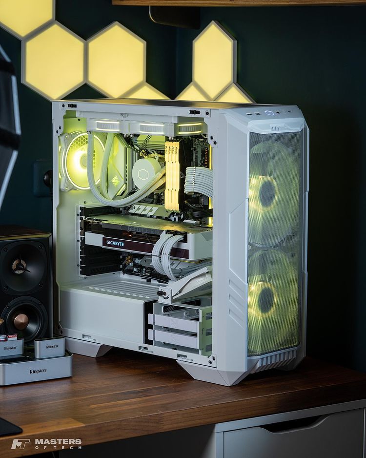 CoolerMasterGER's tweet photo. Man kann von der Farbe Gelb halten was man möchte, wir mögen sie💛 In welcher Farbe erstrahlt dein System aktuell?
📷HAF500 | mastersoftech
#CoolerMaster #MakeItYours #HAF500 https://t.co/q4b8UVqyEv