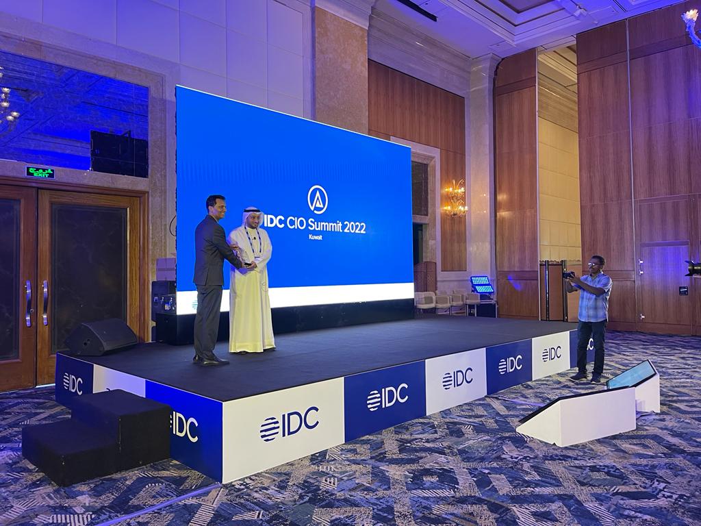IDCMEA's tweet image. It gives us immense pleasure to felicitate Dr. Ammar Alhusaini, deputy director general of the Center for the Application of Information Technologies (CAIT) for joining us at the #IDCKUWAITCIO Summit and sharing his visionary insights on &apos;Driving A Digital-First Government&apos;.