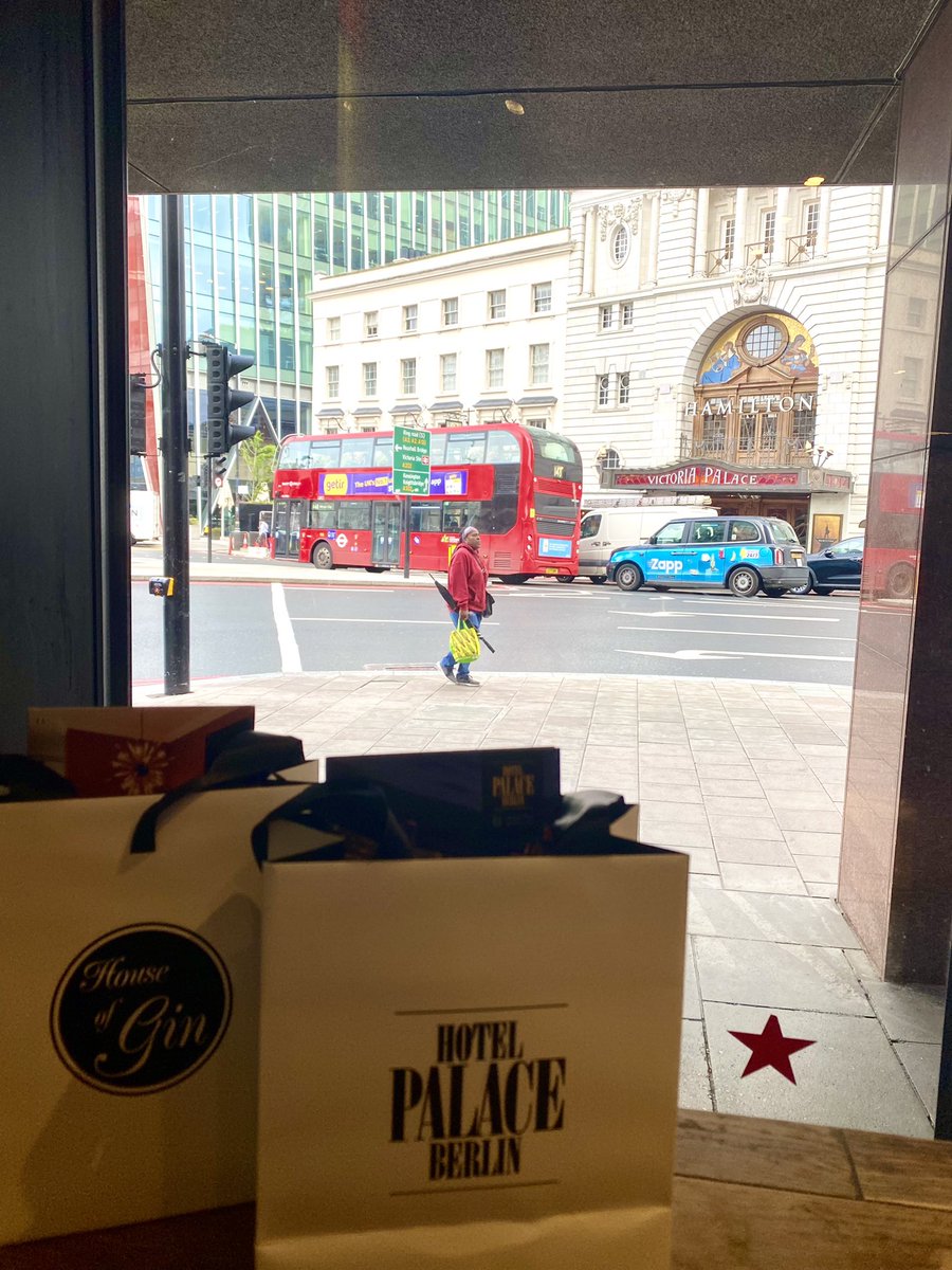 DenizGruska's tweet photo. @PalaceBerlin on Tour in London with @hotelrepublic UK🇬🇧 It was great to catch up live and in person again! #london #eventprofs #leadinghotelsoftheworld #hotelpalaceberlin #hotelrepublic https://t.co/7rxhlz0ZUq