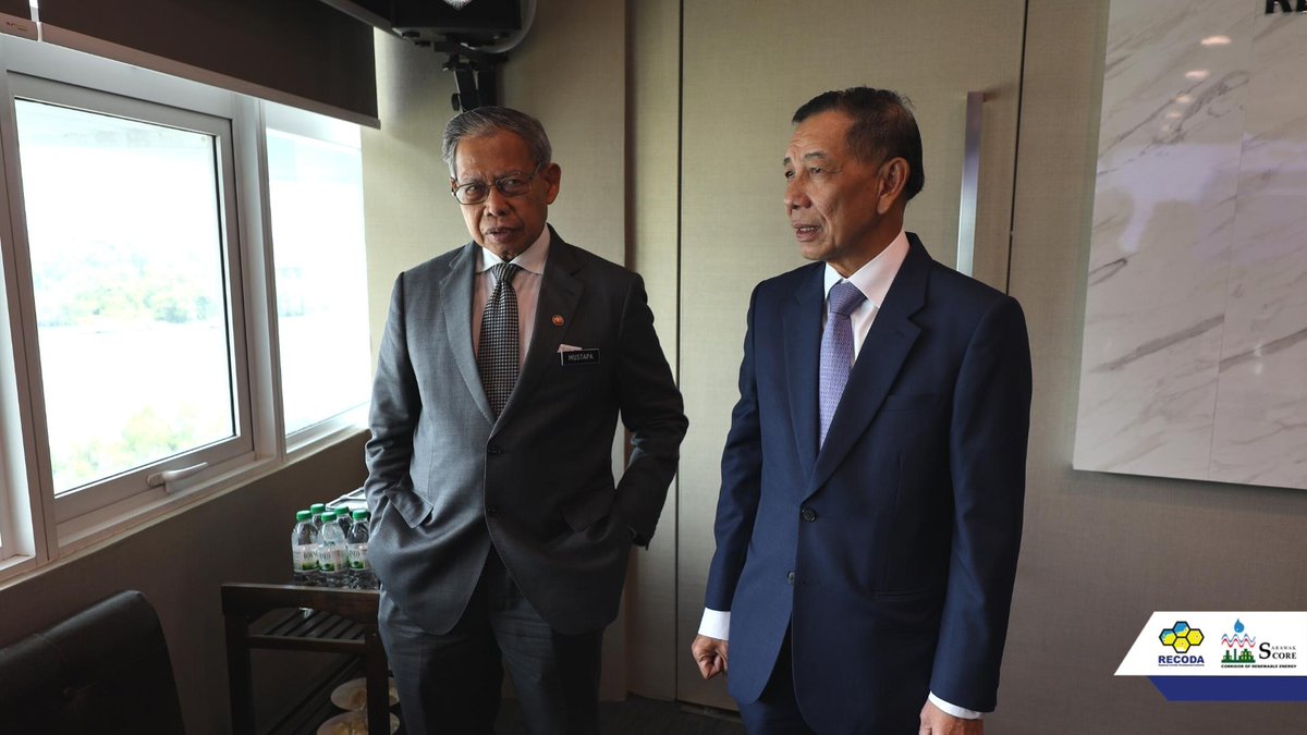 recodasarawak's tweet photo. Minister in the Prime Minister’s Department (Economy) Datuk Seri Mustapa Mohamed drops by RECODA today during a working visit where he was briefed on the latest.
READ MORE: https://t.co/OVdgjFkMqG
#RECODA #SCORE #investSCORE @epumalaysia @unimas @jpmgov_ https://t.co/Z6fpSWdHQW