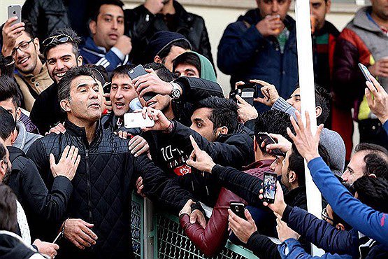 AlaviBehrang's tweet photo. عقاب برازنده خودت بود 
بعد از تو حلوا شکری به بازار آمد
تولدت مبارک اسطوره 👑
#احمدرضا_عابدزاده https://t.co/XqTEJb4N3T