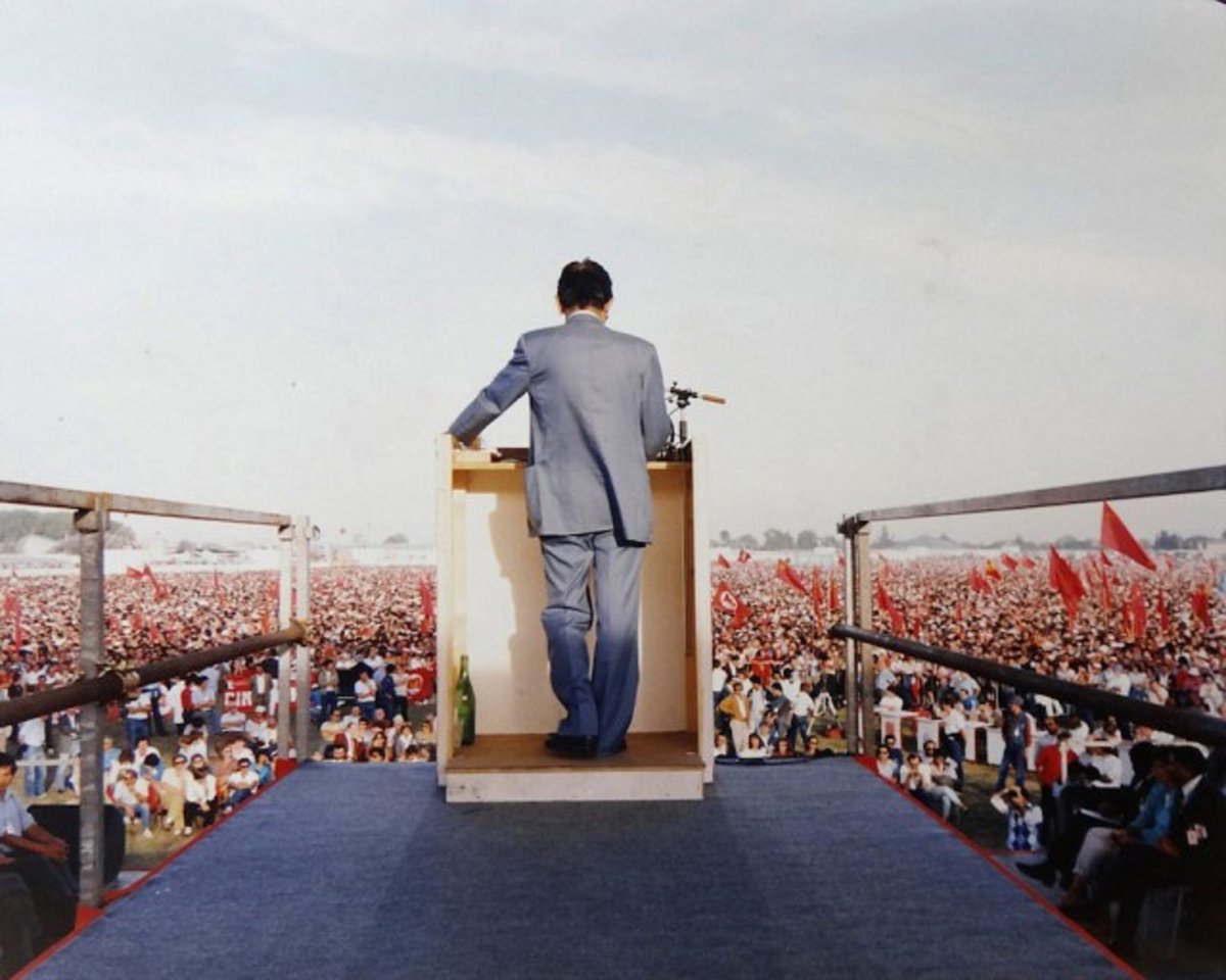 cent'anni fa nasceva enrico berlinguer.  
la foto è di luigi ghirri. #enricoberlinguer