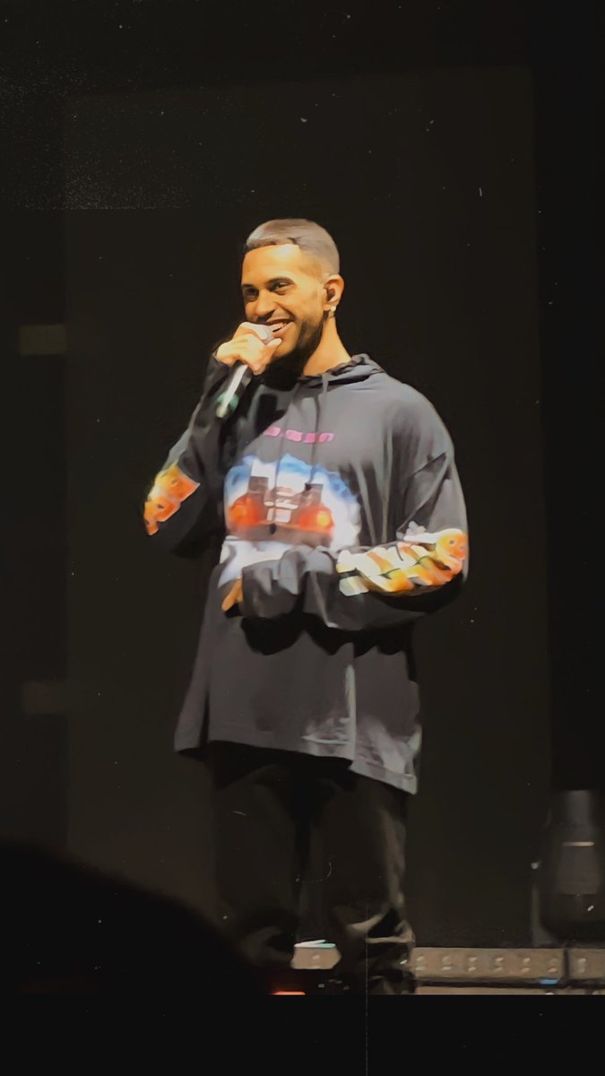meminusyouu's tweet photo. 24.05.22 concerto Mahmood, Firenze 🫶🏻 #Mahmood https://t.co/ddWOz6D474