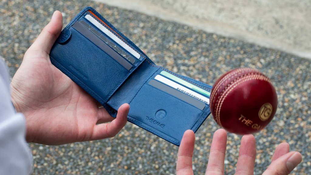 TheGameWallet's tweet image. A wallet designed to celebrate your passion for cricket and country?
Now that's a catch.
