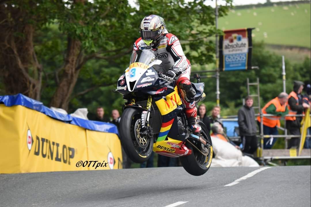 OTTpix's tweet photo. Hoopla! McPint over Ballaugh TT2019 supersport race. #LoveTT #itsgettingcloser ๐ช๐๐ฎ๐ฒ๐๐ @jm130tt @PadgettsRacing1 @ttracesofficial @StevieRRN https://t.co/IRpzBOy7Jj