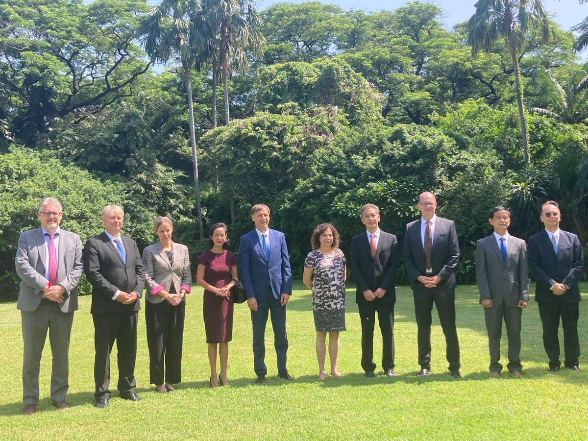 FranceCambodge's tweet photo. We continue our series of meetings with representatives of political parties, by holding today a discussion with the leaders of #FUNCINPEC to exchange views on the upcoming communal elections. https://t.co/VmeXsjmGZ2