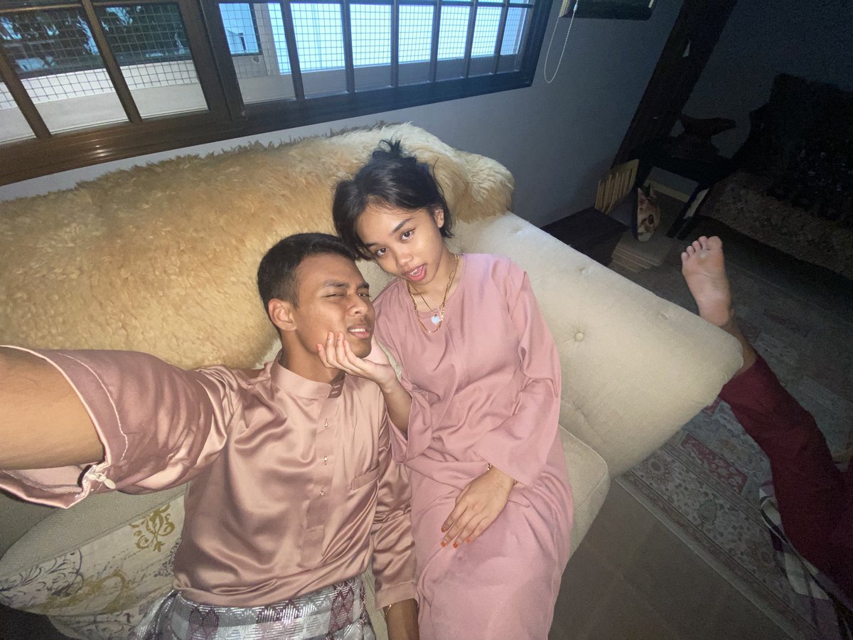 damnnadaam's tweet photo. bffs <3 https://t.co/j8N9JPVbsV