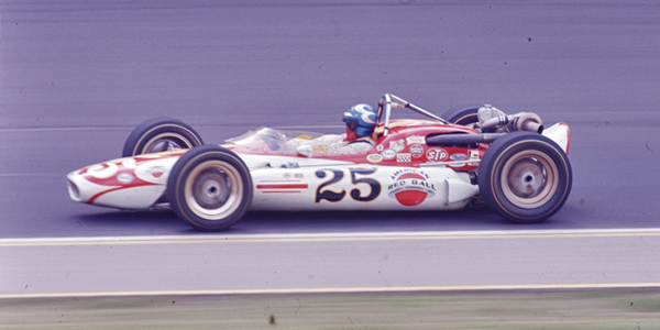 LM__'s tweet photo. @juanjoabsolut @historacing @VicarioMartin @horacio_porta @Joargomez @josetellaetxe 25 de mayo y en la carrera de 1967 de la #Indy500 el #Mongoose #25 de #LloydRuby salió 7º y fue el 1er abandono por válvulas bloqueadas tras solo 3 vueltas. El coche era una copia actualizada de un #Brabham BT11, y había ganado en la 1ª carrera en la que participó, en #Phoenix.. https://t.co/Dw06j5sanb