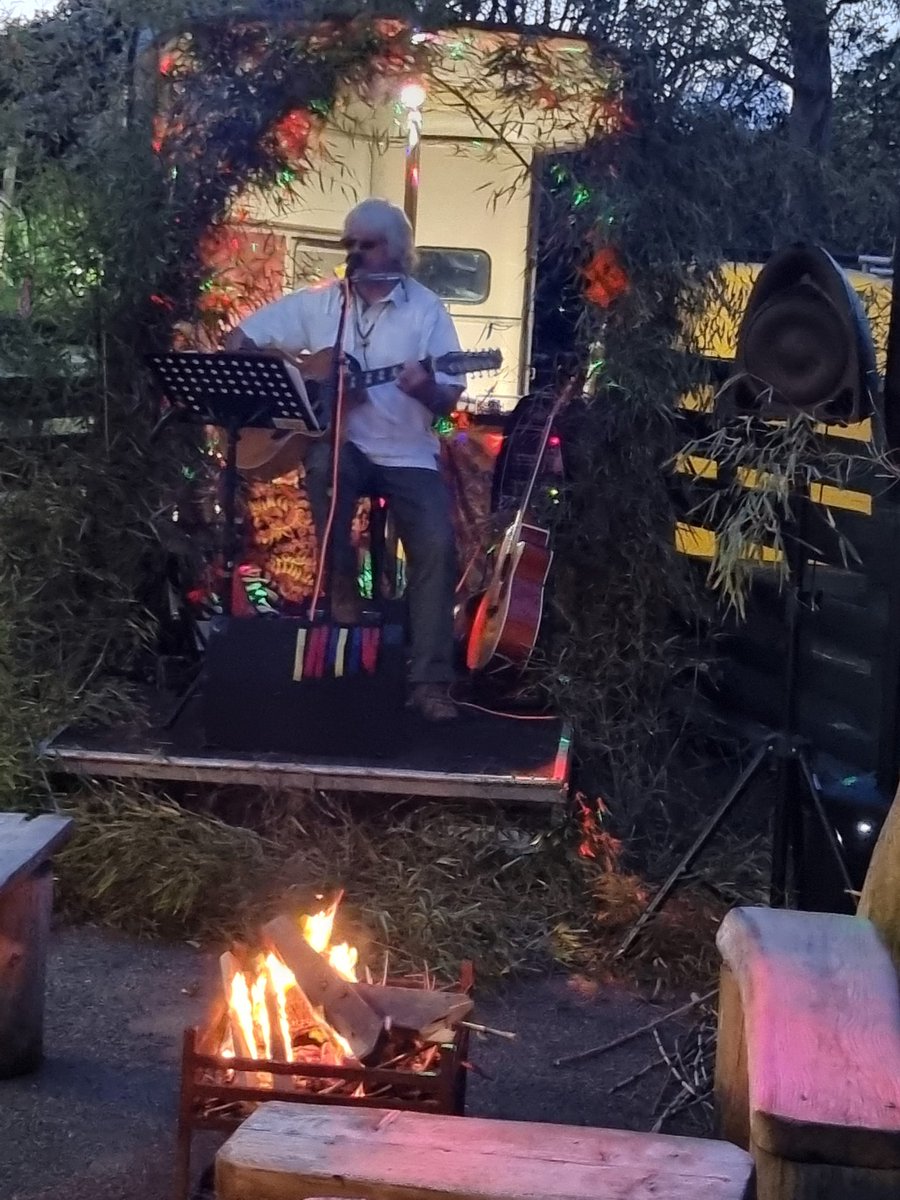 What a lovely evening at Trengilly Wartha Inn celerbrating Bob Dylans' birthday ! Music laughter and bbq. #trengilly #mosthiddeninn #BBQ #cornwall
