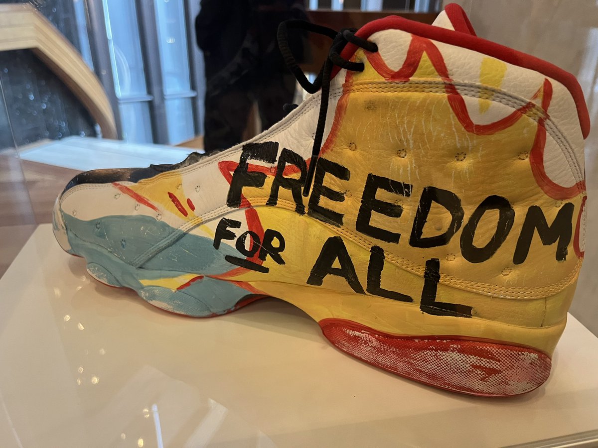 What to choose… #ShoeofTheDay via <a href="/OsloFF/">Oslo Freedom Forum (OFF)</a>