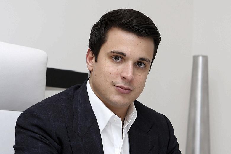 How great would it be if you could pick shares to buy shares today at last week's prices?

Max-Hervé George was 7 when he got a contract for exactly that.

With guaranteed profits, he became known as "the man who could bankrupt Aviva". 

Here's the story...

👇