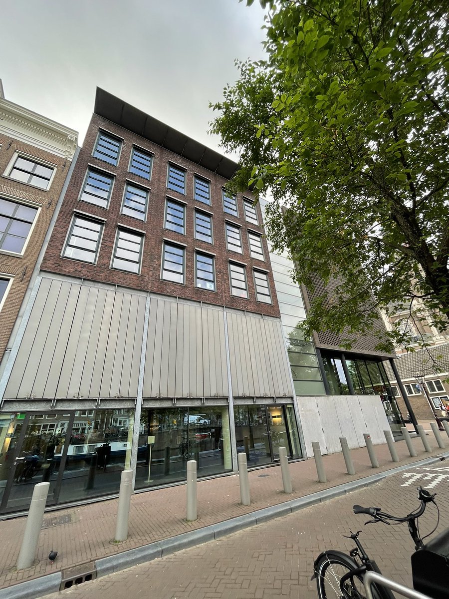 davidsaulacosta's tweet photo. We must never allow the atrocities that occurred towards people of Jewish faith in the 20th century ever happen again in human society. Hatred for “the other” brings nothing but fear, pain and incalculable damage to the collective human soul. #ChooseHumanity @annefrankhouse https://t.co/7U1iKlCh52