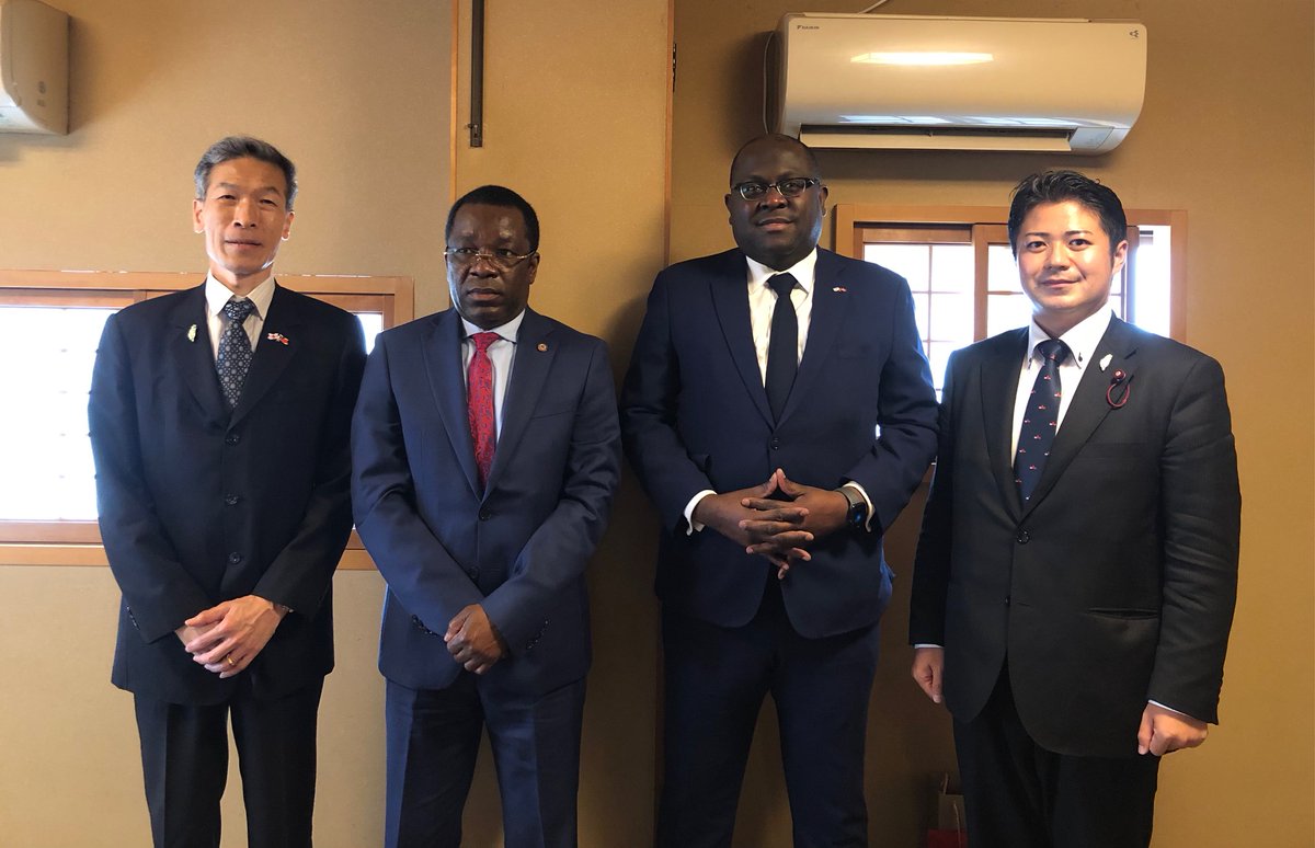 向明德処長は2022年5月24日、駐日ハイチ大使館エルフ・モノド・オノラ特命全権大使、ダーリェ・ドーバル公使参事官、神戸市議会上畠寬弘議員、天理市議会石津雅惠議員や奈良県町村議会議長会新澤良文会長らと懇談。