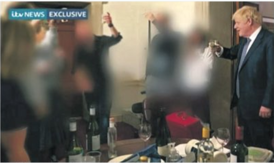 IanDunt's tweet photo. This is what he said when the Stratton video emerged. And this is what he was doing during the period it related to. That's a liar right there. No need for deep analysis of any sort. It's as clear as the light in the sky. https://t.co/VIVRbXYAk7