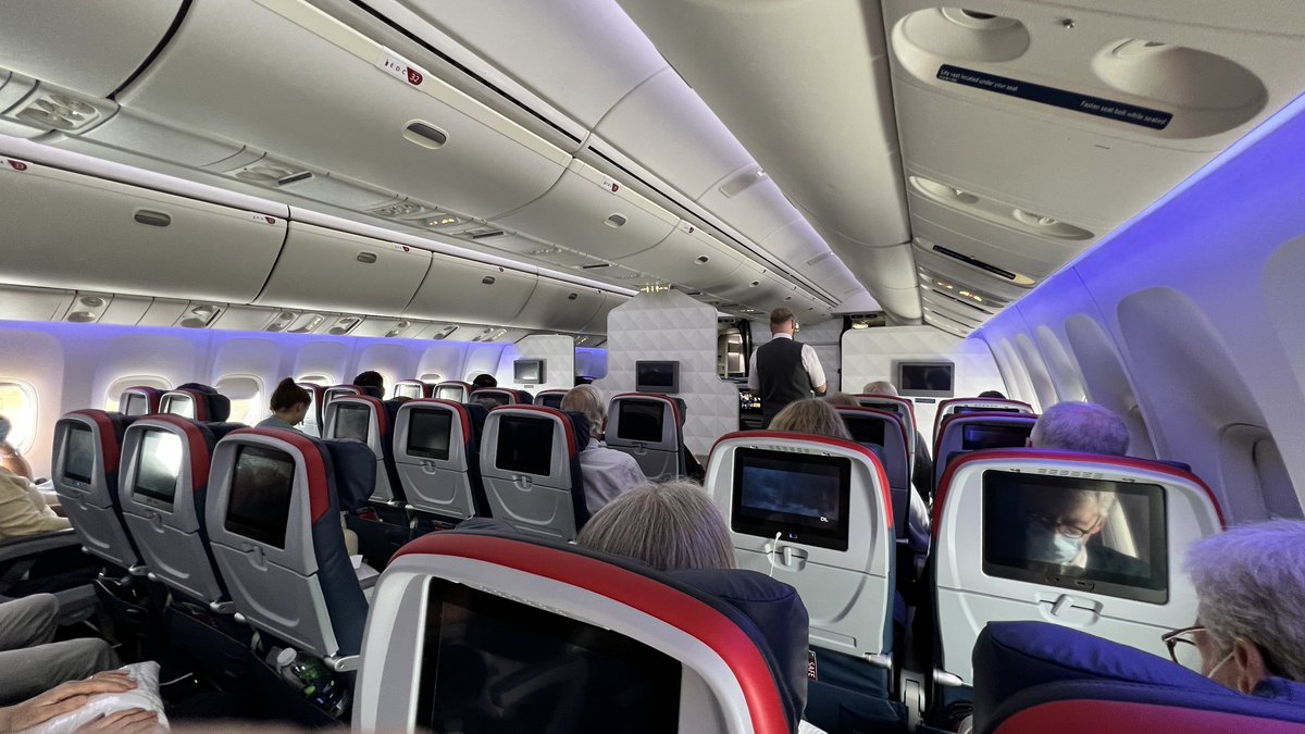 sganley's tweet photo. Empty seat next to me on the 7 hour @Delta ride back to Boston? Yesssssssss! #ByeLondon #WorkDay #ImComingHome https://t.co/xXTkMcv8RF