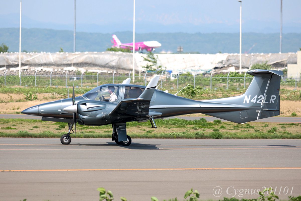 Cygnus201101's tweet image. N42LR
Diamond Aircraft IND GMBH
DA42 NG Twin Star
DA42-407 INC TRUSTEE

小さめな機体ですがスマートなフォルムにシブめな塗装。
なかなかカッコよかったです😊

May 25, 2022

#N42LR #DA42NG #CTS #RJCC #新千歳空港