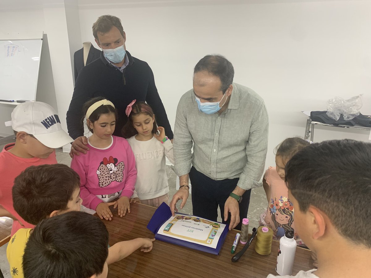 MontsenyEscola's tweet photo. #outdoorlearning Making connections with the community. STEAM activity at CBI factory. Discovering how the jackets are made! #ErasmusPlus 2nd day! #STEMcat #STEMeducation #MCTATEE #CETE+ @EplusCatEdu @amatitarga https://t.co/tKSkfhZ9Yf