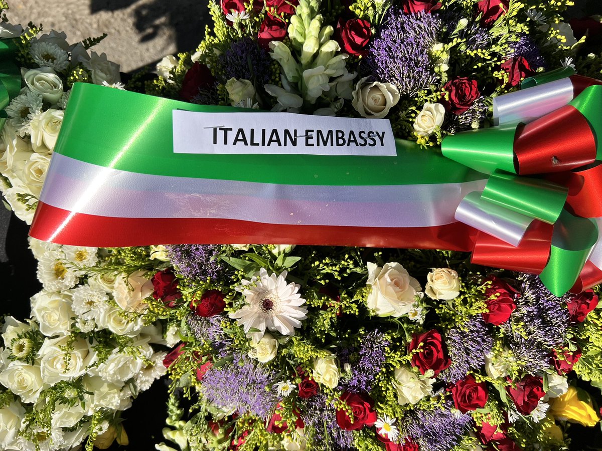 antomaggiore's tweet photo. Very honoured to pay tribute as #Italy to the 2022 #AfricaFreedomDay Ceremony with President @HHichilema at the #FreedomStatue of ##Zambia. We stand by #Africa in promoting freedom in all domains of our life. https://t.co/BrS64AsdkO