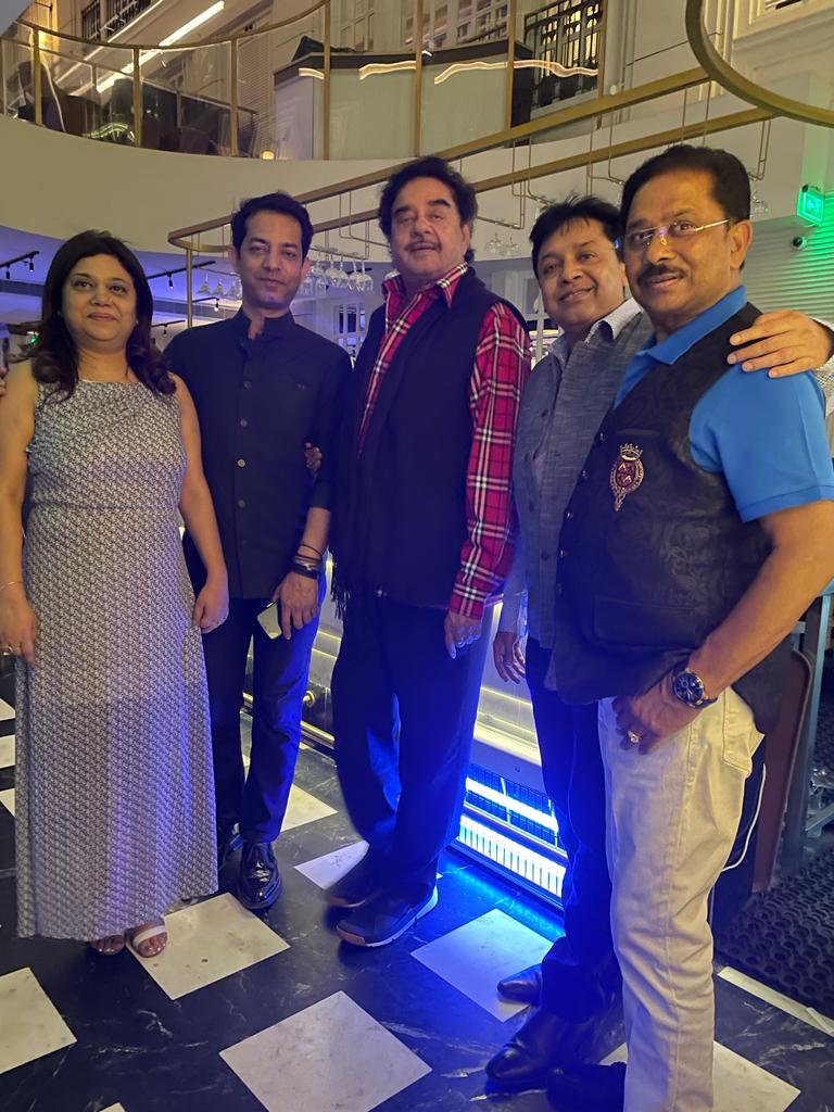 ShatruganSinha's tweet photo. What a Get together! Hosted by my very bright, intellectual/professional of the highest order, nephew #SanandSinha &amp; his most charming, attractive wife #AnvitaSanand. 
Joining us were dynamic MP, RS, #DheerajPrasadSahu, former https://t.co/ehs3ZGiKaD