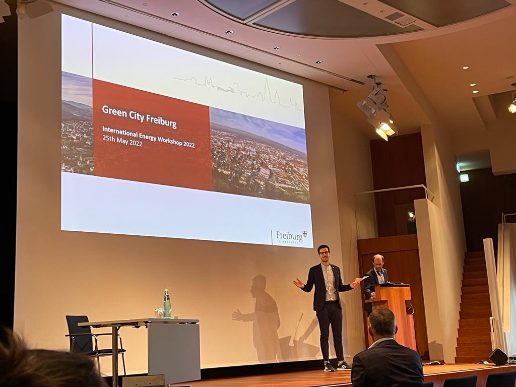 EIEEorg's tweet photo. The 40th @WorkshopEnergy  is started in Frieburg!

Welcome and opening remark by Prof Henning @FraunhoferISE and by Martin Horn, Mayor of Freiburg

More info
https://t.co/3Wi8pAIVLo https://t.co/GaIibpkYPt