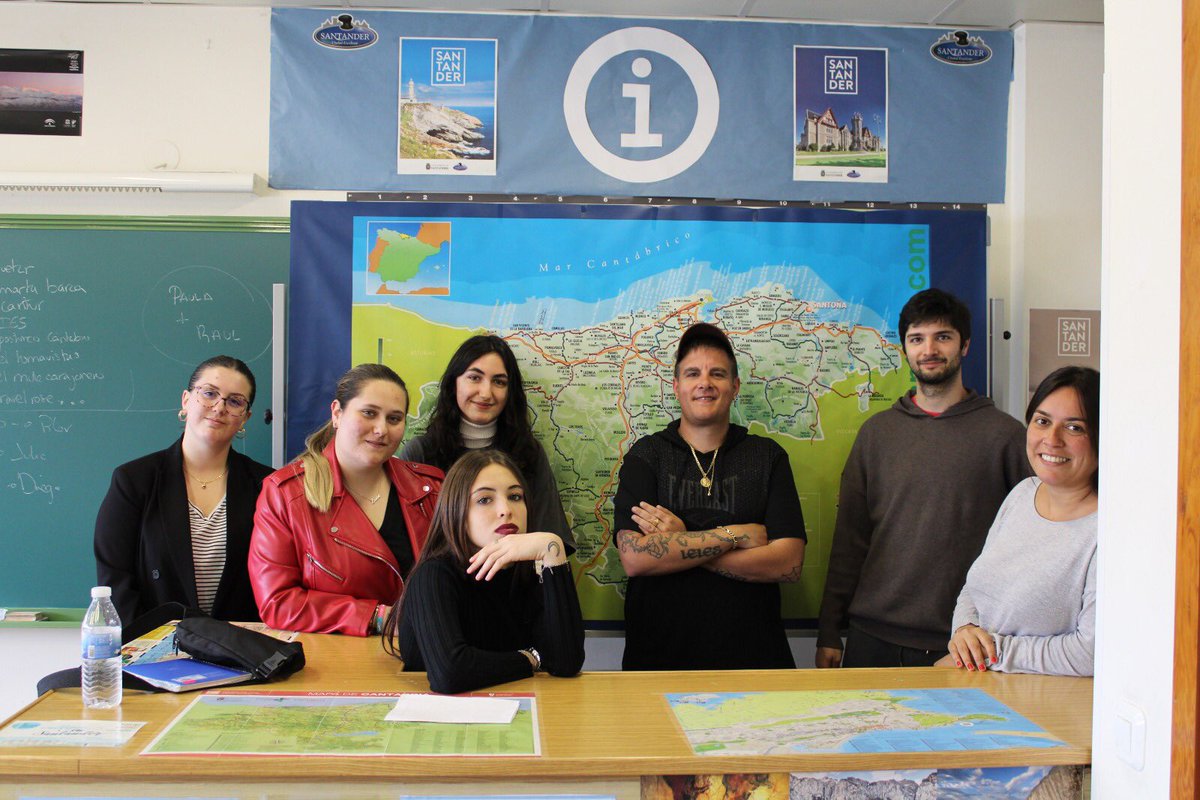 Ultimando detalles para una de las actividades complementarias “Quevedos vs Góngoras” ⚡️🎧