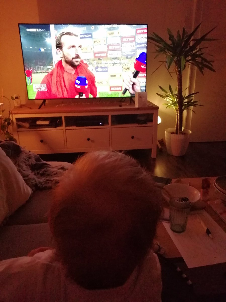 #aufstieg2022 #betze
Was bin ich froh, dass wir nun nicht mehr diese elendige 3.Liga schauen müssen.
#FCKSGD