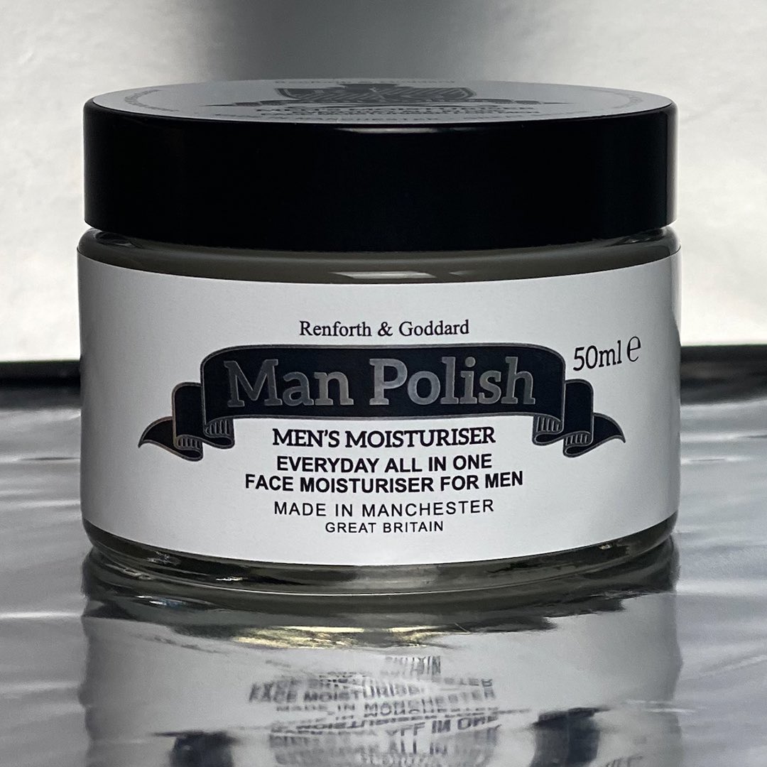 Chaps, got polish? 🤩 
🌟reduces shaving rash
🌟moistures without feeling heavy 
🌟natural &amp; gentle for sensitive skin
🌟subtle smell of ginger &amp; mandarin 
#british #forhim #face #moisturiser #giftforhim #manpolishmovement #natural