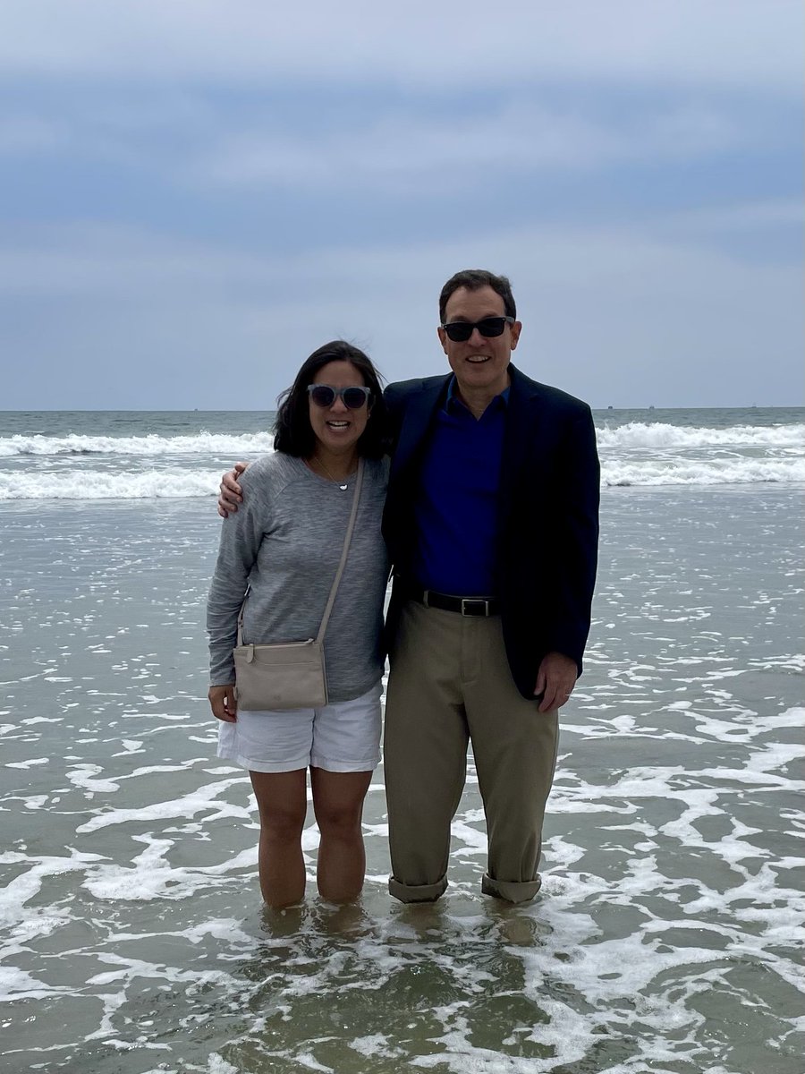 I think this will be my final #DDW2022 tweet. Thx to @AudreyGIdoc I was able to steal a few minutes in the sun and sand of Coranado. Chicago will be great too...but the ocean air is hard to beat...