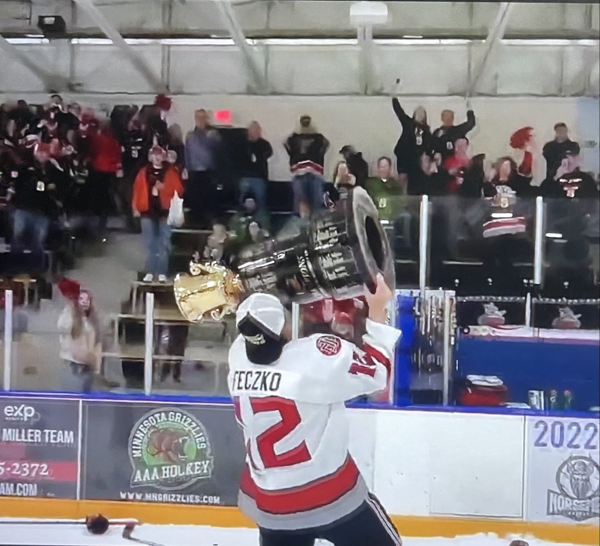 AtlasMGroup's tweet photo. AMGโs Feczko B2B, 2 Robbieโs, 2 teams!! Kid just wins!! #mudbugshockey, #njtitans, #nahl https://t.co/rPYCraLdMf