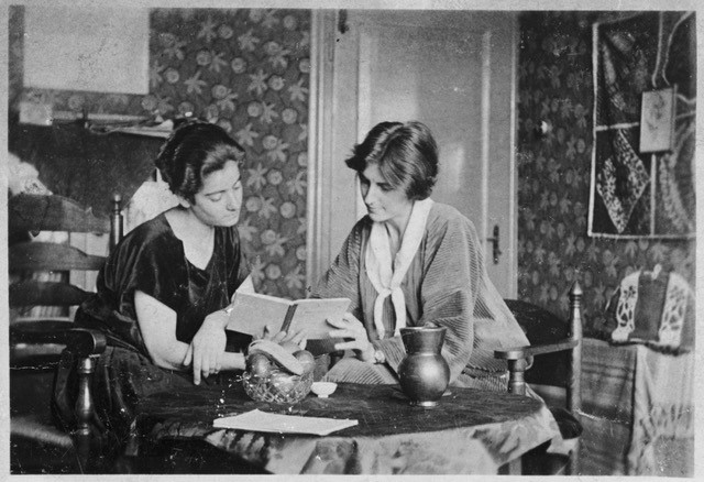 C4Press's tweet photo. 'Willem and Frieda' (w/t) will tell the incredible true story of gay artist Willem Arondeus, lesbian cellist Frieda Belinfante and one of the most daring acts of sabotage against the Nazis in WW2. 
Presented by @stephenfry /@AtticusTVFilm 

https://t.co/8tcy8P1YK2 https://t.co/k7lVHbZbys