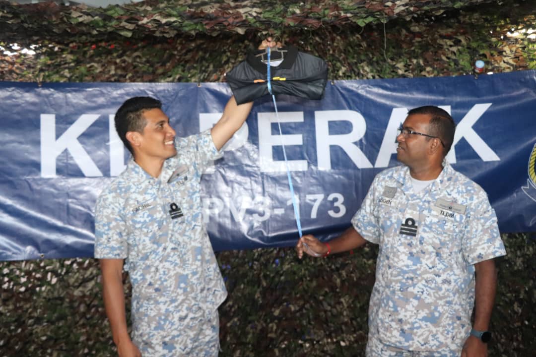 Majlis Perasmian Baju Sukan Rasmi Kapal yang telah disempurnakan oleh PM KD PERAK.

#GallantVigillant
#GuardianoftheEast
#KDPERAK173