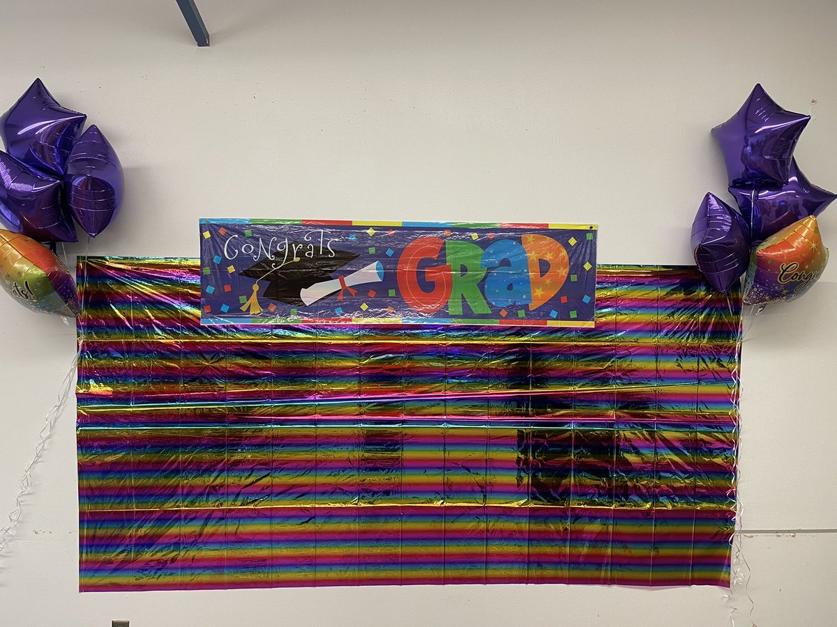 S_Rod33's tweet photo. Getting ready for @KennedyCougs 3rd grade EOY celebrations with my partner @veronica_deanda @AliefISD #partnerteacher #transition #growth #kennedystrong #cougslevelup #bethechange #thirdtofourth https://t.co/PkBdy94Vrt