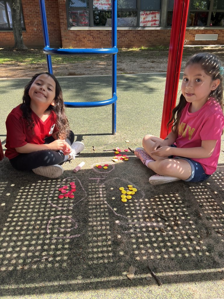 A beautiful day to do some math outside! ☀️These mathematicians are working on counting numbers to 100 by making groups of 10s! ➕💚 <a href="/WillowRoadVS13/">Willow Road School</a> <a href="/VS13UFSD/">ValleyStream13UFSD</a>