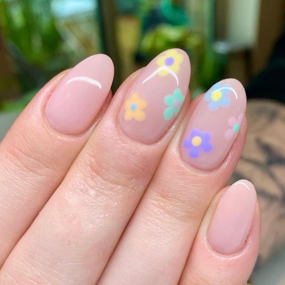 Louella_Belle's tweet image. Chelsea Flower Show is in full swing, and these flower power nails are the perfect fit 🌸

@nail_studio_garden_retreat using Artistic Colour Gloss to get the ultimate shine 💛

#louellabelle #artisticnaildesign #springmani #chelseaflowershow
