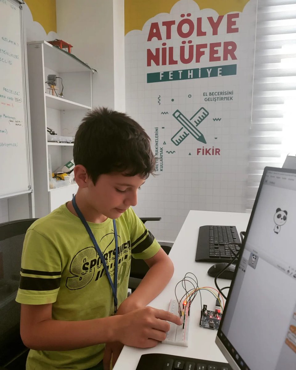 Atölye Nilüfer’in, ÇALI KÇA ile gerçekleştirdiği “Yeni Nesil Üretim Atölyeleri”nin ikinci günü temel elektronik ve Arduino programlama dersi sonrasında Ahşap Şekillendirme ve Modelleme eğitimiyle devam etti. #yeninesilüretimatölyeleri #iklim #tinkercad #mblock  #nilüferbelediyesi