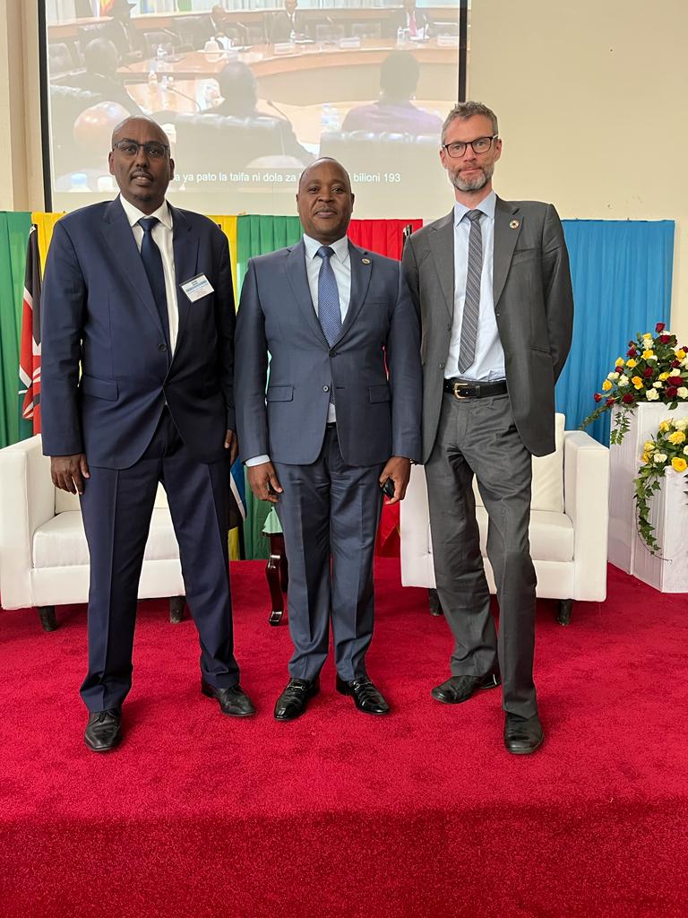 IOM_EHSA's tweet photo. @IOMRONairobi is honored to participate in the 3rd @jumuiya Development Partners Group Forum in Arusha to discuss shared priorities in pursuit of integration and development in the region

#EACDPForum https://t.co/aGBzoK0tl5