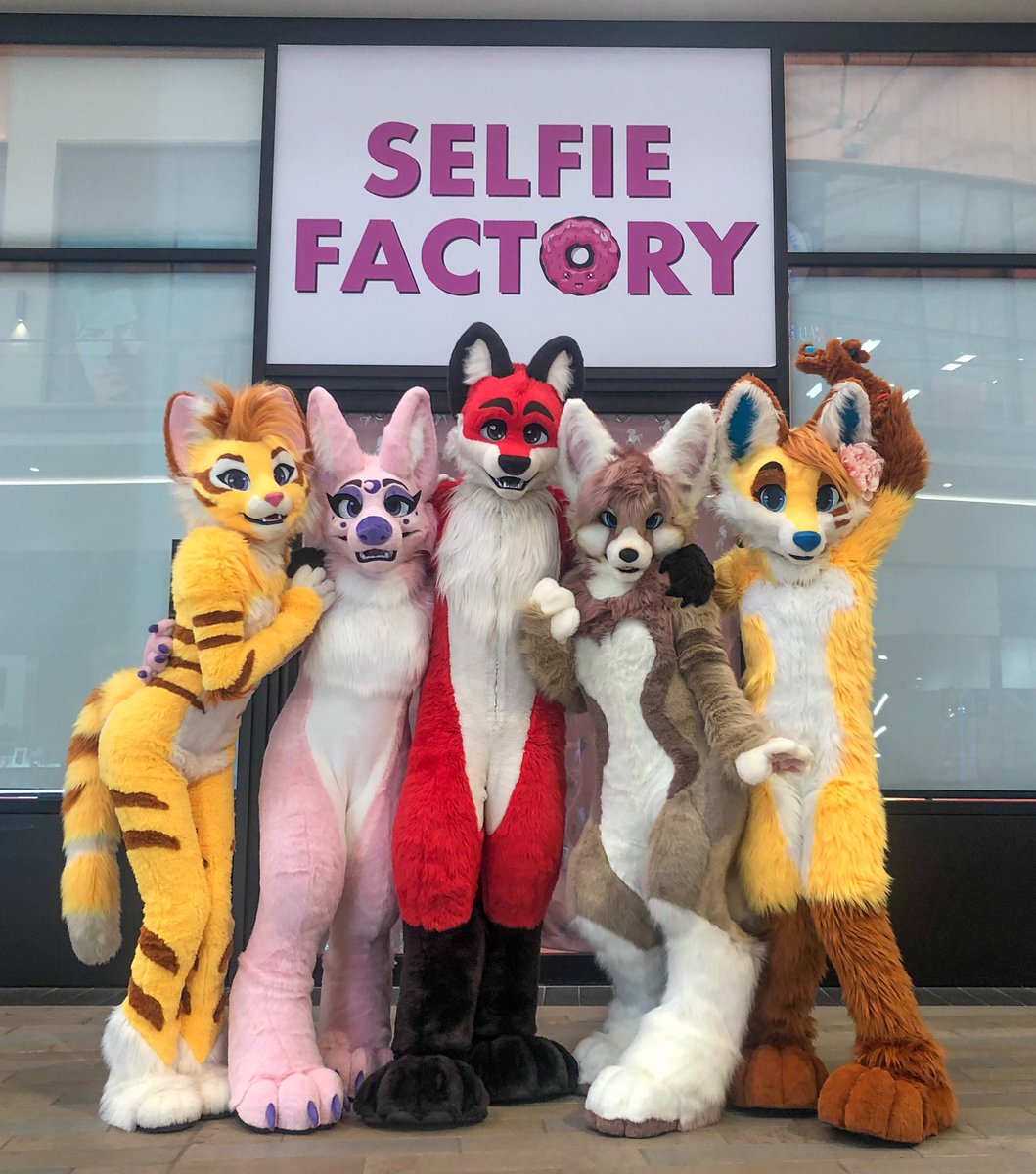 A fun day out with friends!

<a href="/KyaraFennec/">kyara 🌙</a> 
<a href="/FuzzerFox/">Fuzzer</a>
<a href="/KittyD_uk/">KittyD</a>