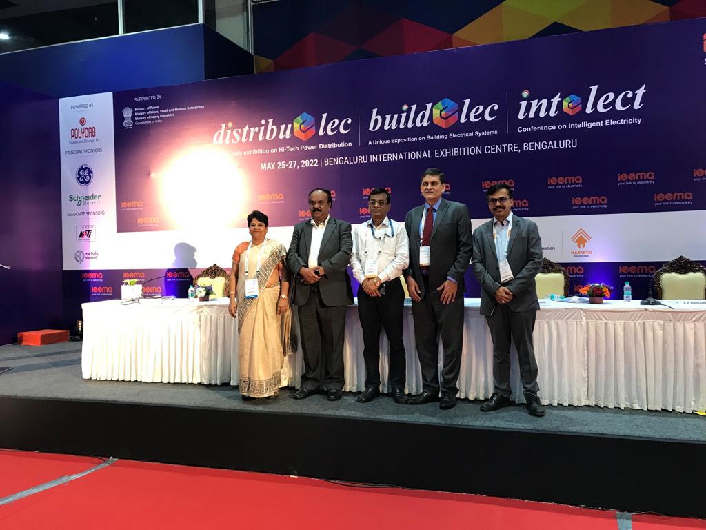 KREDL_GoK's tweet image. KREDL MD Shri K.P.Rudrappaiah participated in the 5th edition of #Distribulec, the compete power distribution show and the 3rd edition of #Buildelec, the building electrical show organised by Indian Electrical &amp;amp; Electronics Manufacturers&apos;​ Association (IEEMA) at BIEC.

1/2