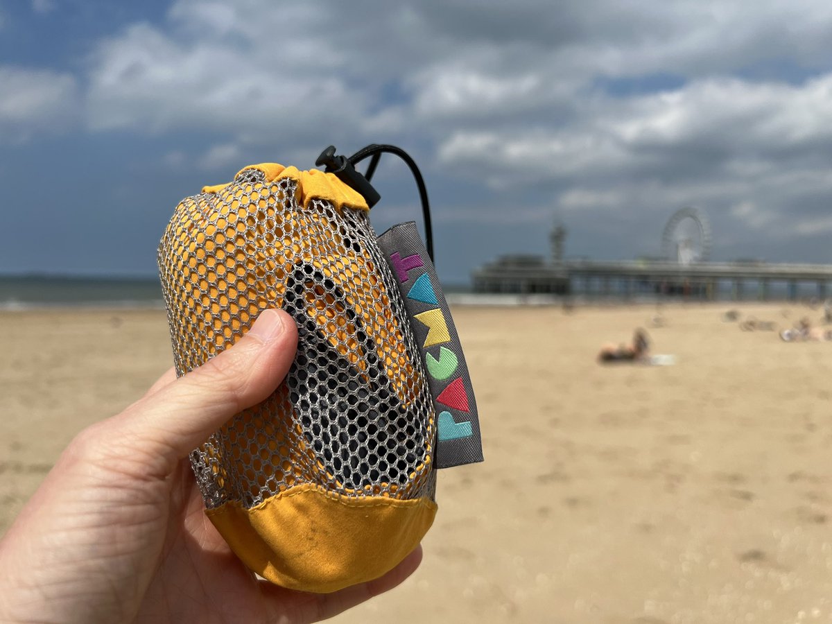 hiurbanwanderer's tweet image. I pack light when I travel (think under seat cabin bag) but still have space for some luxuries like my mojo @Rubbastuff #Pacmat so I don’t get a soggy bum on the beach on a slightly drizzly day (we had sun and drizzle at #Scheveningen, NL) 
#Travel #packingtips #Holidays