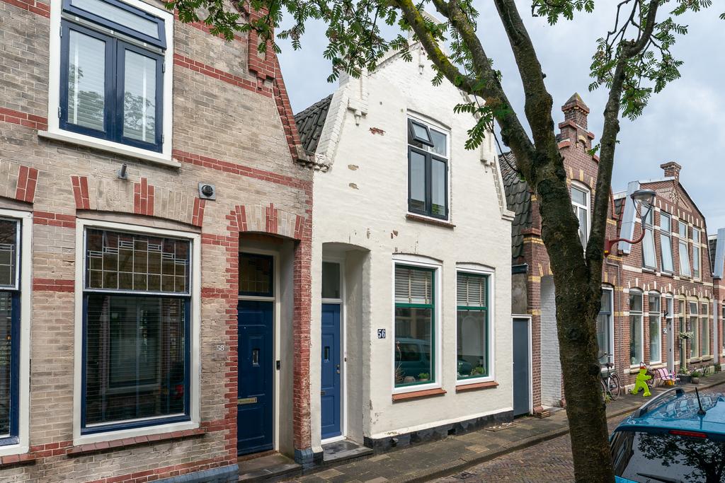 👀FOLLOWERS FIRST👀 🤩 Wat een plaatje! Smaakvol en modern ingerichte 2-onder-1-kapwoning met karakteristieke voorgevel. 🏡 Stationstraat 56 te Alkmaar