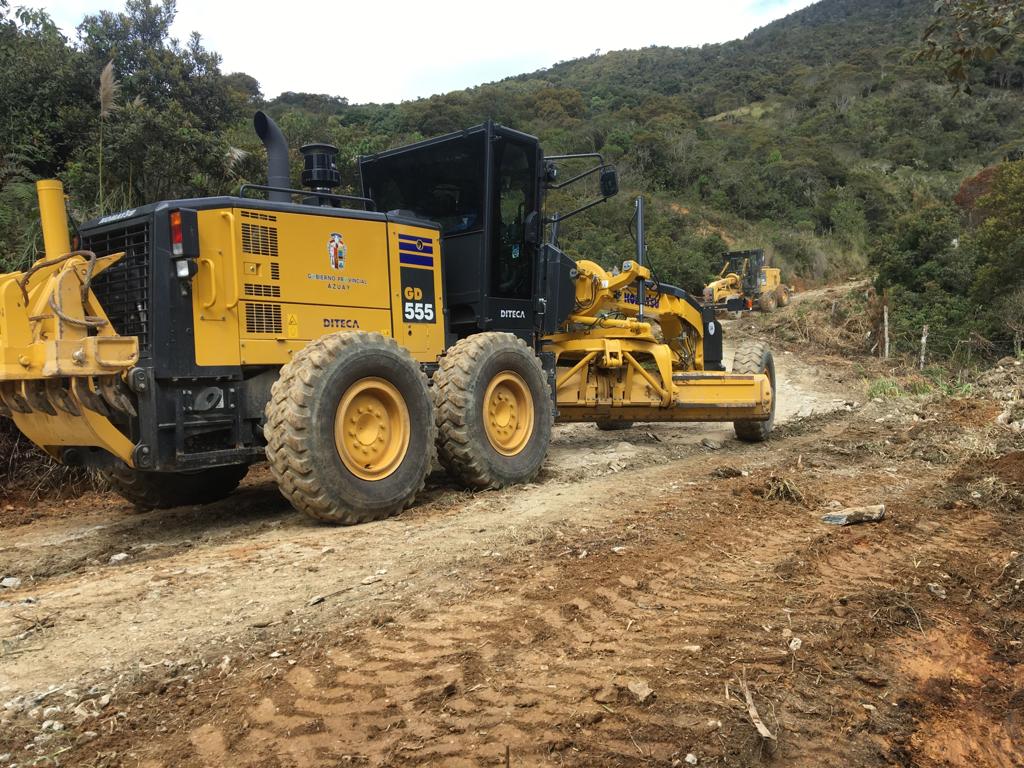 mguachapala's tweet photo. 🚧 || Obras Públicas
✅Gracias a la gestión del Alcalde Ing. Francisco Luzuriaga, el apoyo de la Prefecta del Azuay Soc. Cecilia Méndez mediante Asfaltar EP, y donación de material por parte de El Pan se realiza, mantenimiento de la vía Turi - Tres Cruces. https://t.co/Hvy3MYhFor