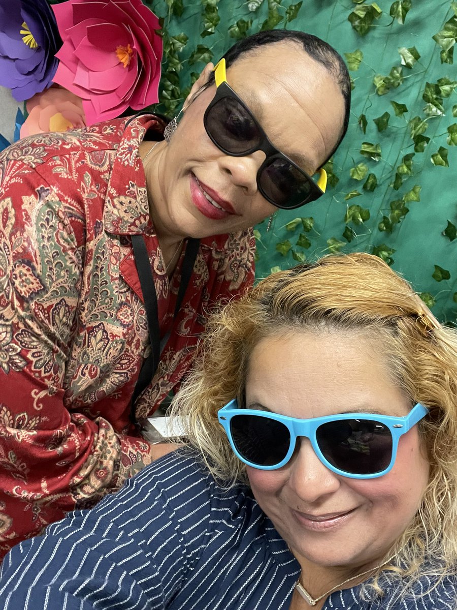 Mrssassy1992's tweet photo. #aultsummerselfie Our favorite hangout is in the lounge! https://t.co/VGoUYX6fbO