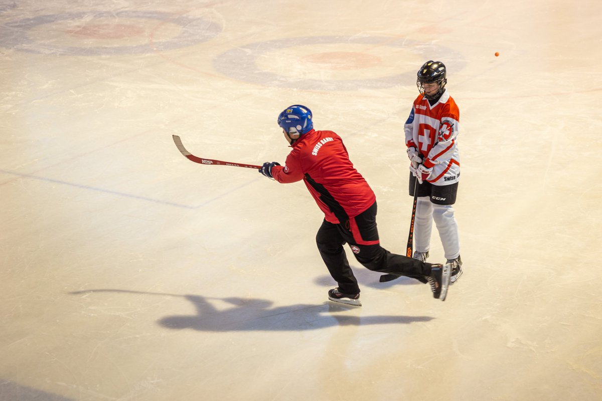 𝗣𝗶𝗰𝘁𝘂𝗿𝗲 𝗼𝗳 𝘁𝗵𝗲 𝘄𝗲𝗲𝗸 📸
Learning from the bests 🇨🇭 2019 🇨🇭 Training camps - Head Coach Pierre Roos

Thank you Pierre for your help ✊

#forgottensport #bandy #icehockey #hockey