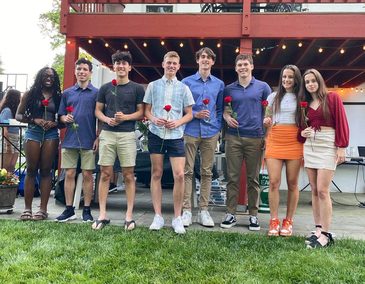 werunWL's tweet photo. We love our seniors!  ❤️ Congratulations and good luck to everyone competing at Regionals! @GeneralsPride @WLHSAthletics https://t.co/sRquMJ0d0A
