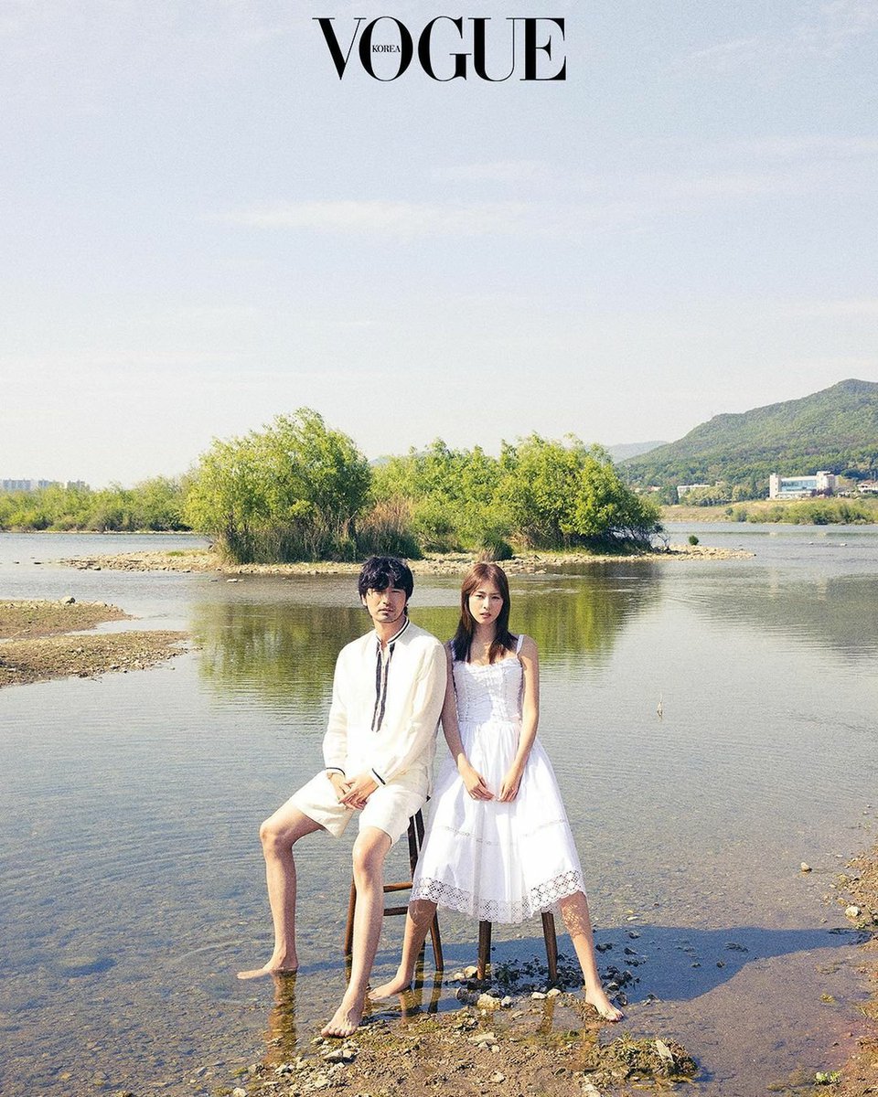 2022.05.25 voguekorea IG update #Repost • • • • • • #VoguePictures 결혼한 이연희와 결혼하지 않은 이진욱이 드라마 <결혼백서>에서 만났습니다. 그들만의...