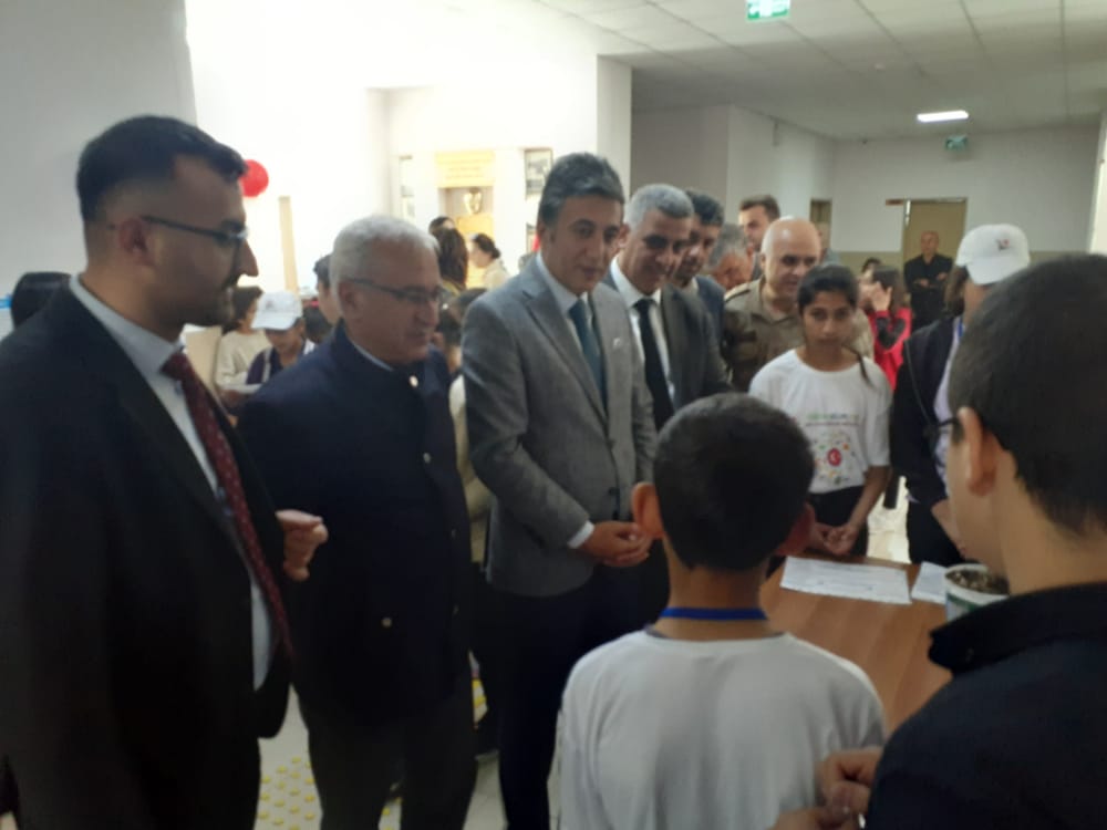 bingolmem's tweet photo. Müdür Yardımcımız Abdulhaluk Çakan ve Şube Müdürümüz Selahattin Akıncı Kiğı YBO tarafından hazırlanan TÜBİTAK 4006 Bilim Fuarı açılışını yaparak, hazırlanan projeleri incelediler. @tcmeb @bingolvaliligi @halilyucel6060 https://t.co/dvT1eUXxhG